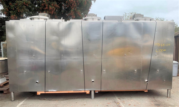 Three Compartment 5' W X 5' L, 3000 Gallon With Top Entry Agitators)